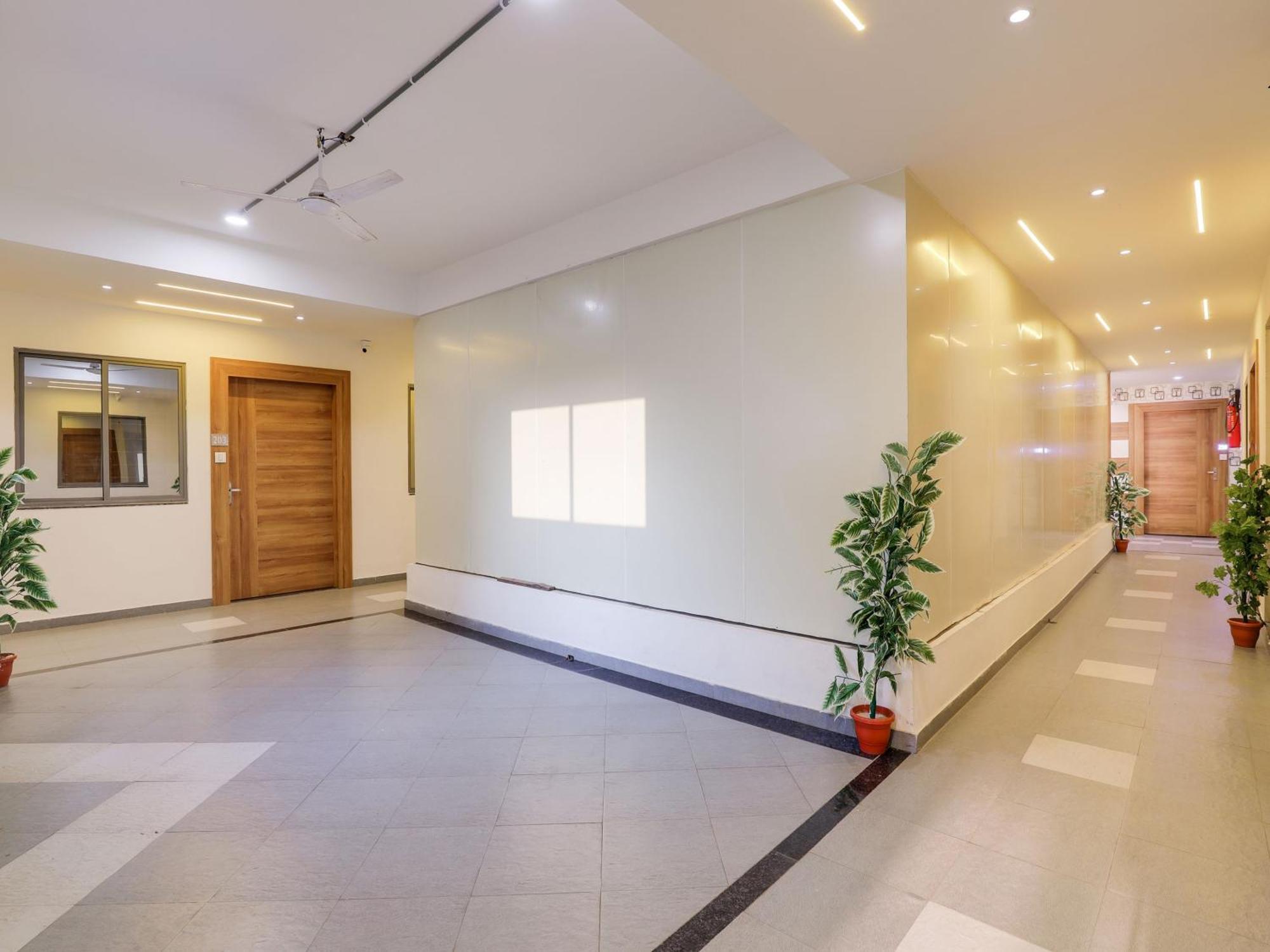 Hotel O Md Grand Ac Rooms Vadodara Ngoại thất bức ảnh